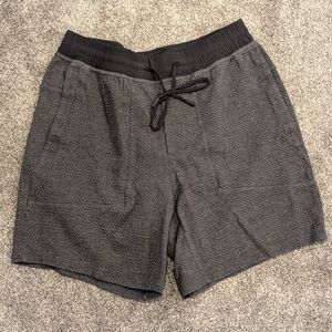 Lululemon Men's Textured Grey And Black Drawstring Shorts